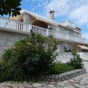 Roth Apartman